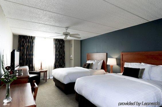 Horseshoe Lake Charles Westlake Room photo